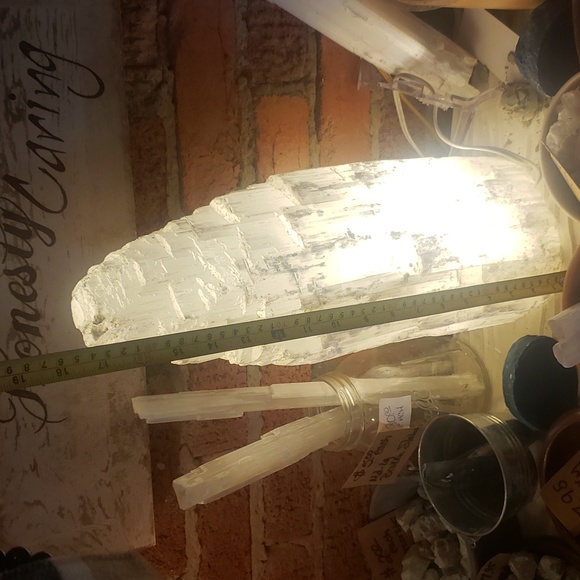 Selenite Tower  Lights up - Picture 3 of 4